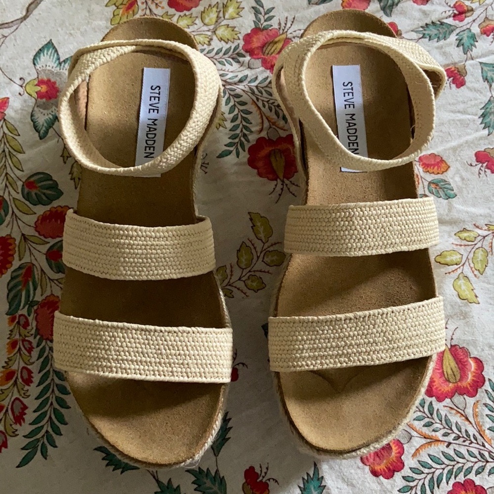 Brand new Steve Madden espadrilles.